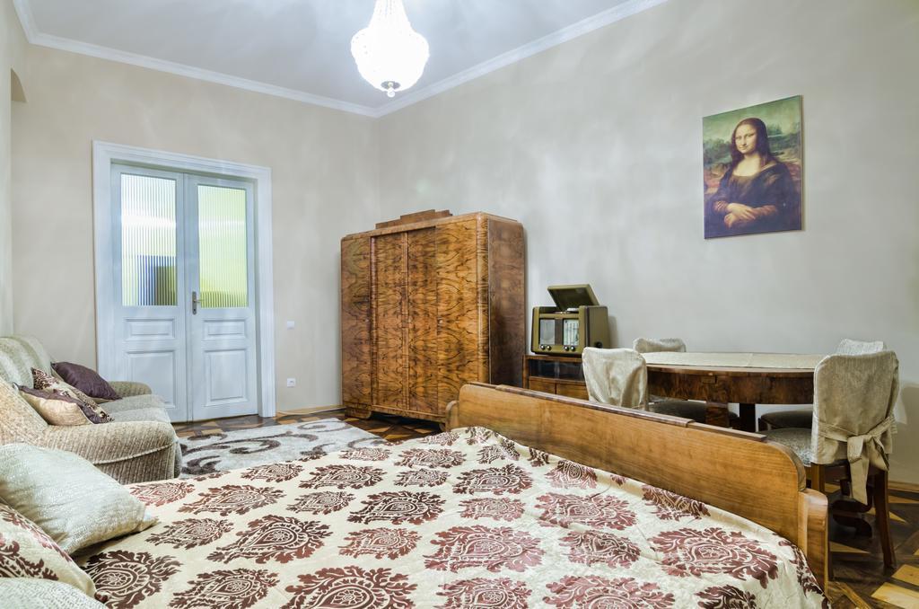 Modern And Classic Apart. Location Apartment *