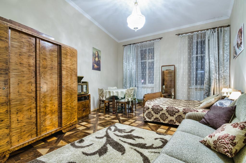 Apartment Modern And Classic Apart. Location Lviv